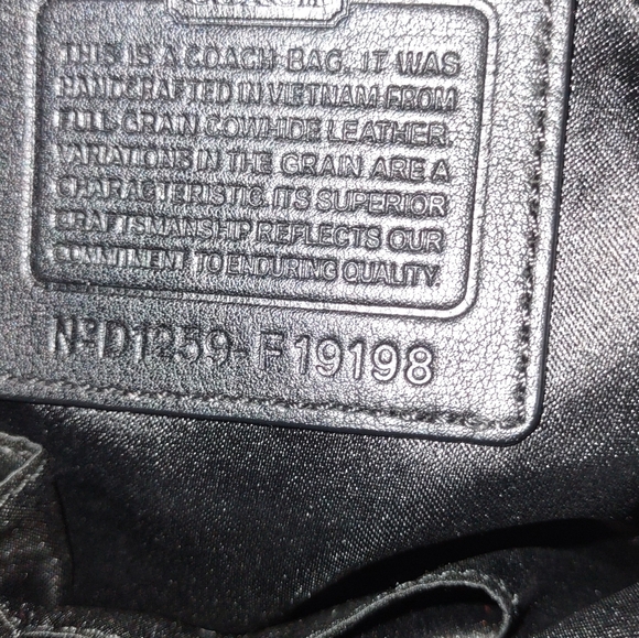 Black Signature Stitched Patent Leather Shoulder Bag F19198 - Picture 10 of 10